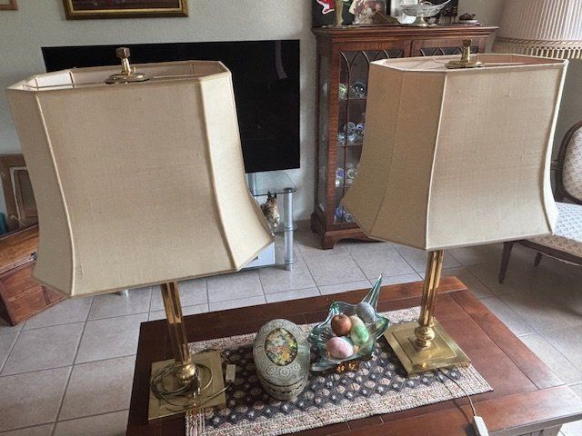Lampade: UNE PAIRE DE LAMPES DE TABLE JJS – Usato da Grand-Lancy venduto da Kimplay