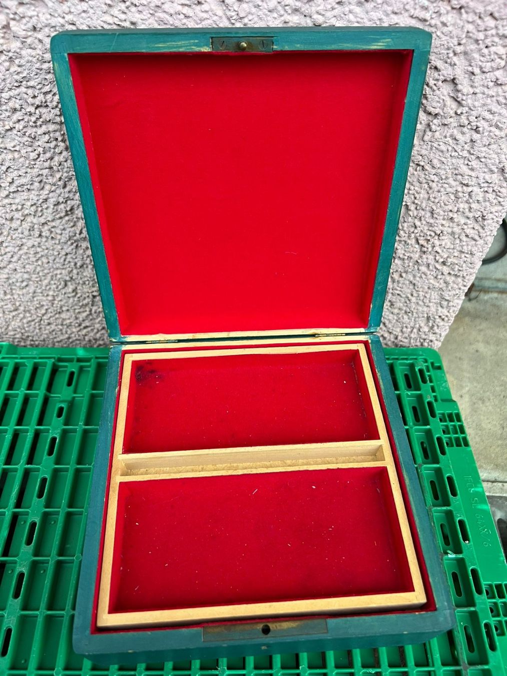 Portagioie: Holzbox Petrol/Rot – Usato da Egg b. Zürich venduto da Brocki_Insel_Egg 1
