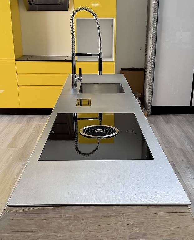 Equipement de magasin & Foires: Cucina Isola di design – D'occasion à Locarno par Arredo.promozioni 1