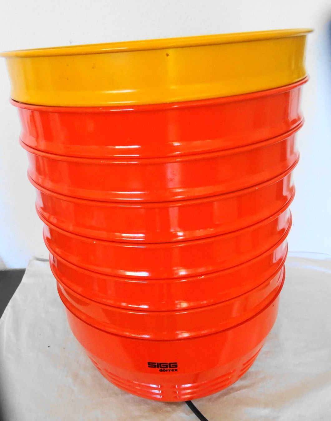 Sigg Elettrodomestici da cucina: SIGG Dörrex Dörrapparat mit 7 Dörr Sieben orange – Usato da Zürich venduto da Connie8 1