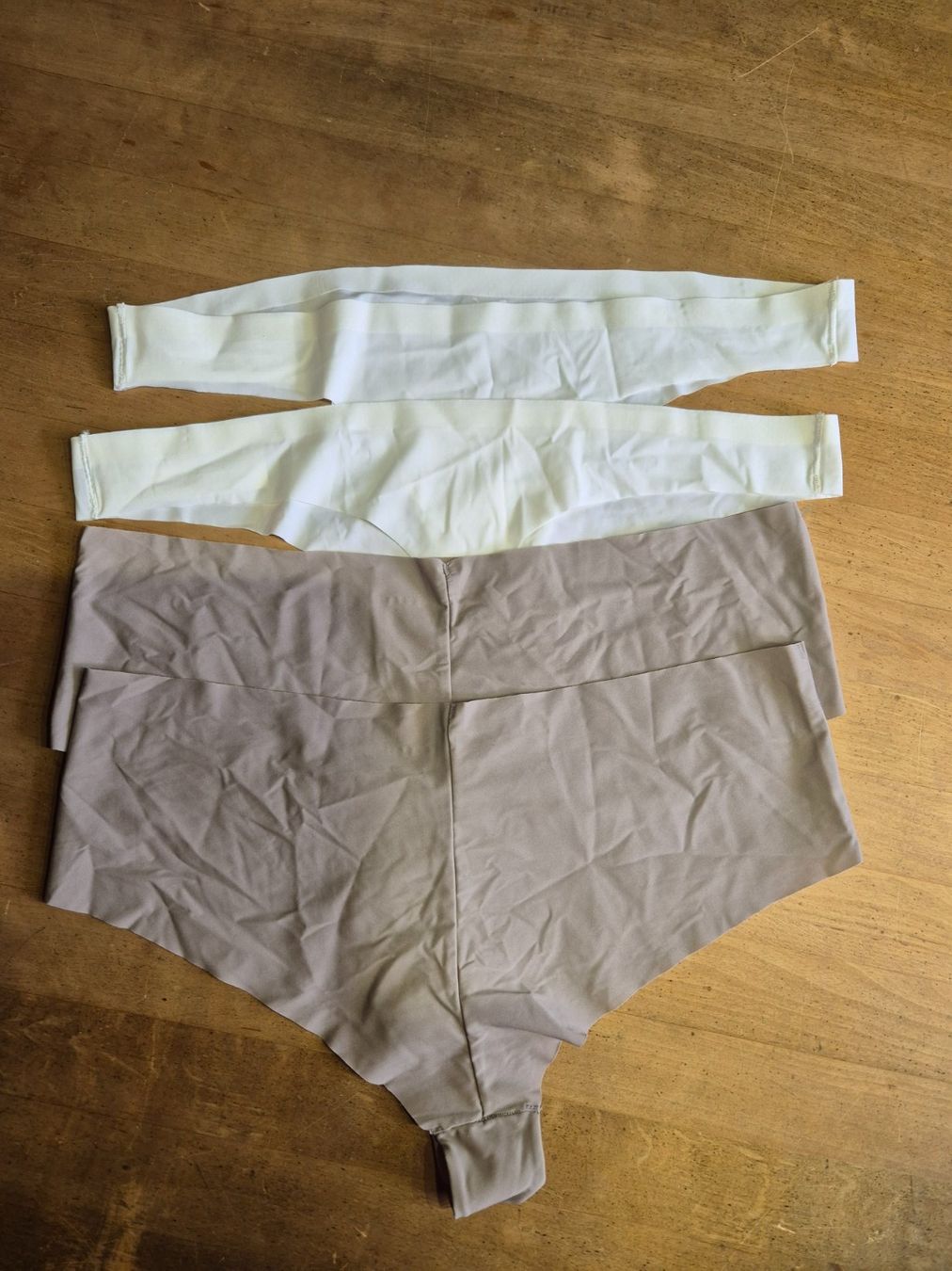 Puma Altra biancheria intima: 4 String, 2xPuma beige, Gr. L, 2xEsprit mélange, Gr. 40 – Usato da Wettingen venduto da halloween01 1