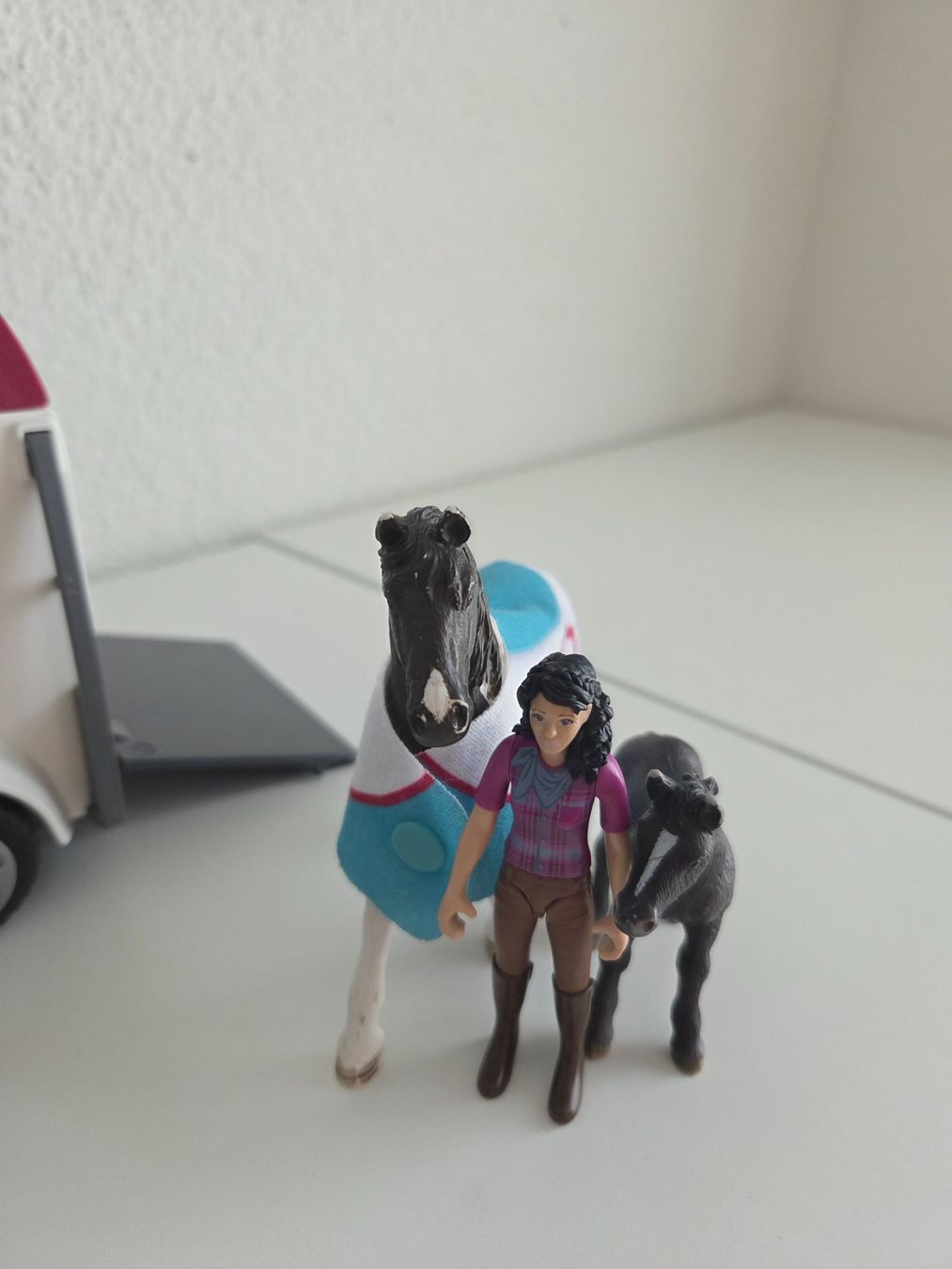 Schleich Giocattoli: Schleich Pferdeanhänger mit Auto und Figuren – Usato da Jona venduto da Melanie-E 3