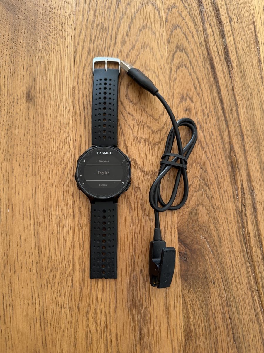 Garmin Smartwatch: Garmin Forerunner 235 GPS Uhr gebraucht mit Ladekabel – Usato da Winterthur venduto da Gluecksli