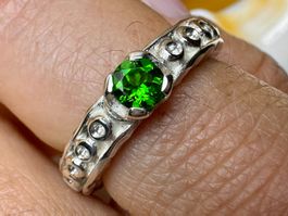 Außergewöhnlicher Solitärring mit Chromdiopsid 0,38 Carat