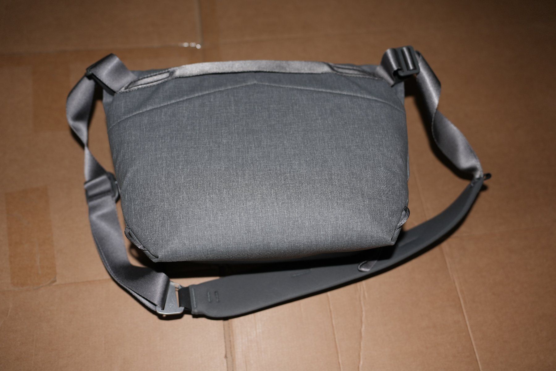 Taschen: Peak Design Everyday Sling 6L Ash – Gebraucht aus Zürich von Verkaufen-Schweiz 1