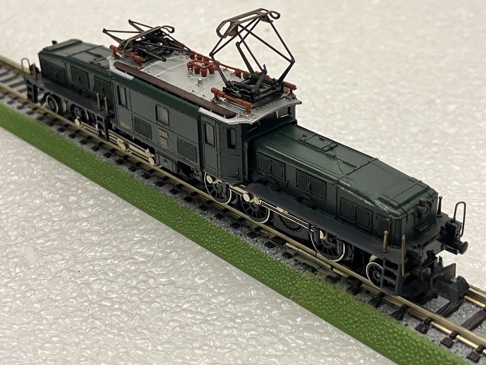 Trix Modelleisenbahnen: minitrix 2926 N= Krokodil SBB 13305 Königin der Alpen - grün – Gebraucht aus Thun von retoolinoo 2
