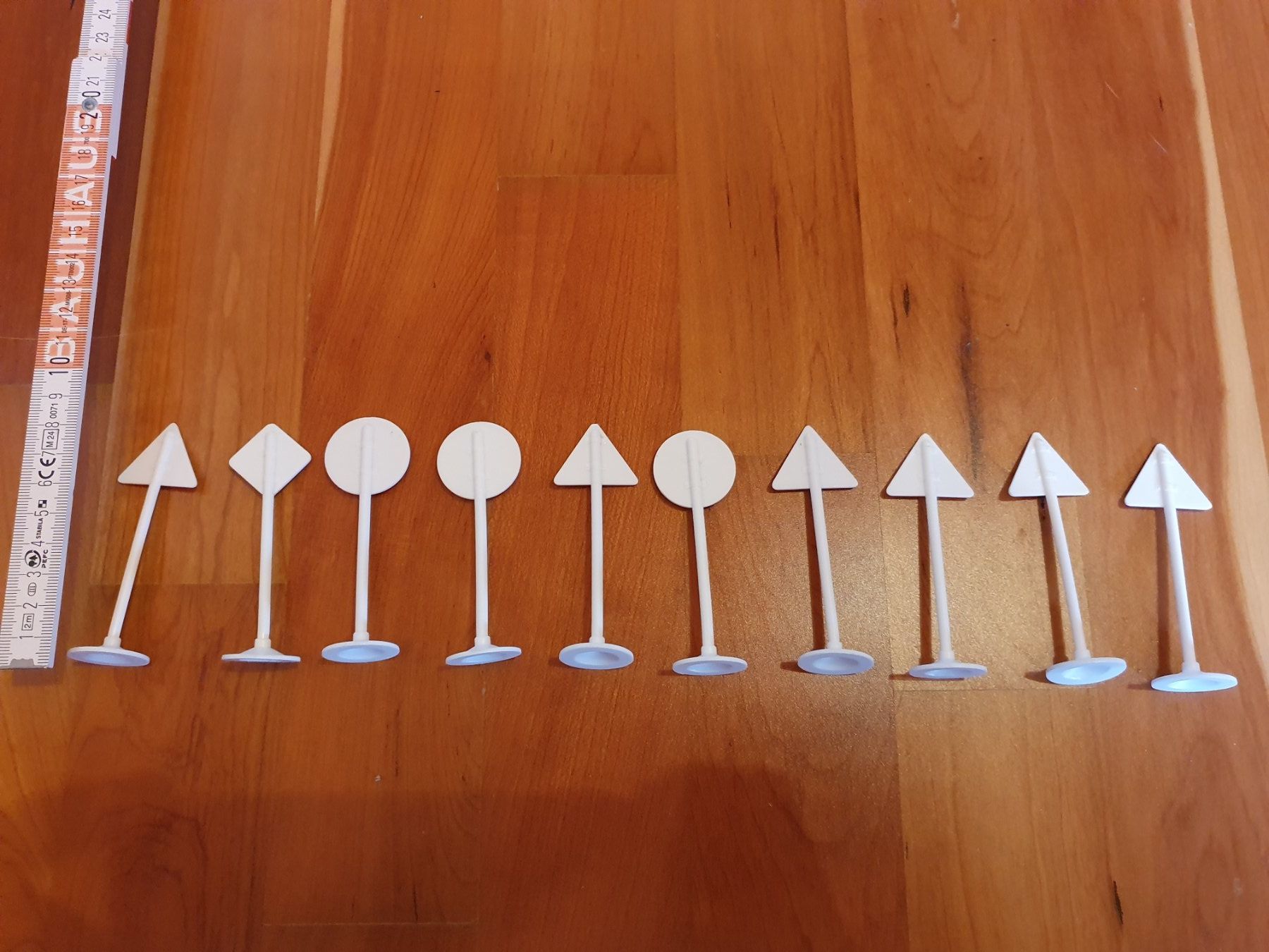 Playmobil Jouets: Verkehrsschilder zu Playmobil oder Modellautos ca. 1:24 – D'occasion à Triesen par platzproblem1 1