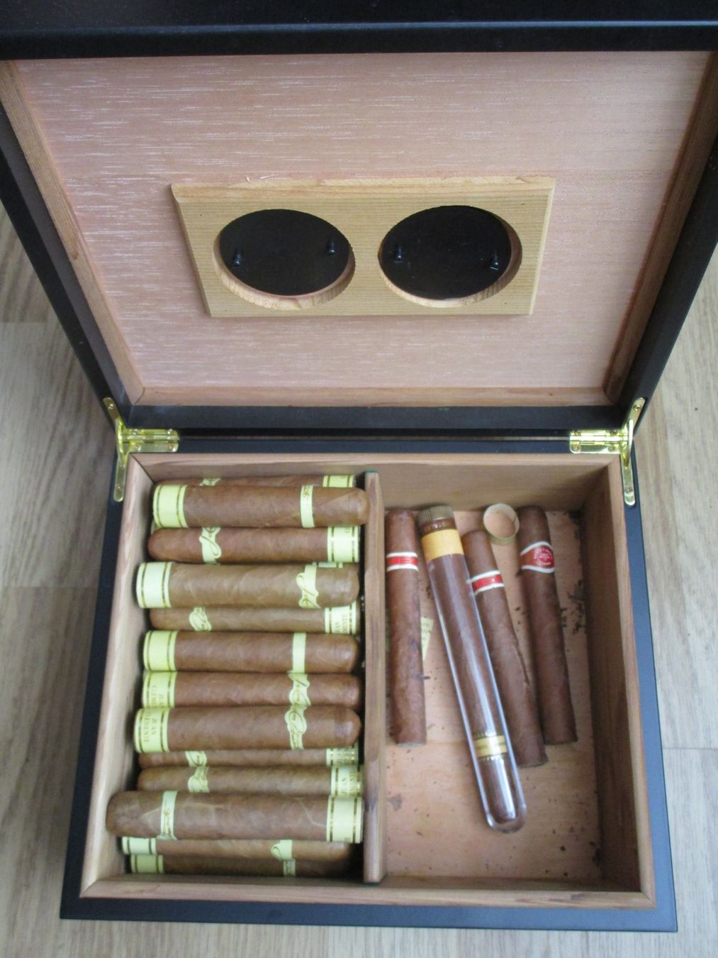 Humidor per sigari: Humidor mit Inhalt – Usato da Heimberg venduto da Lupo57 1