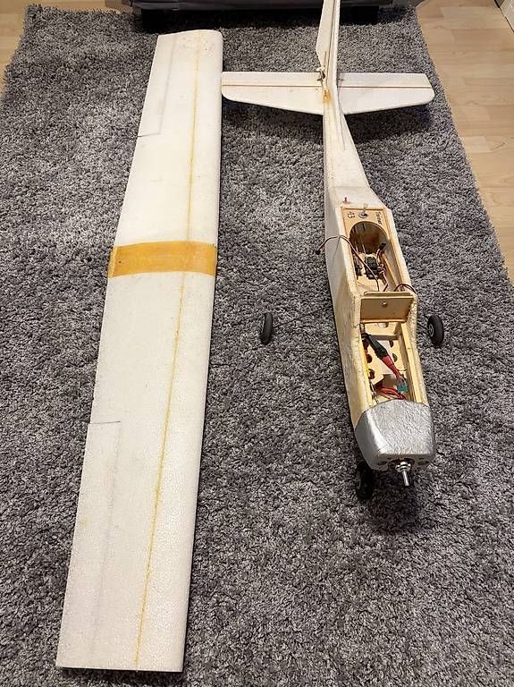 Modellismo RC: RC Modellflugzeug – Usato da Lausen venduto da Benjhelfi