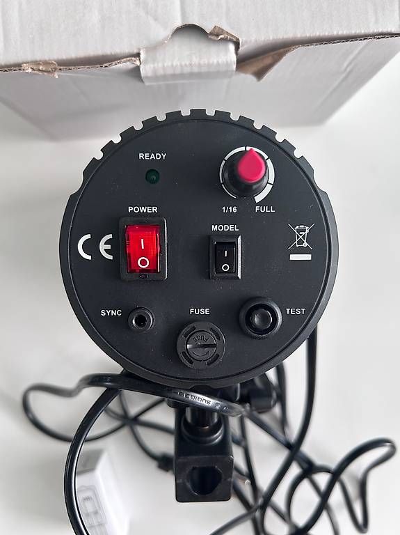 Flashs: Flash de studio Dörr EcoLine II 150Ws – D'occasion à Fully par submedia 1
