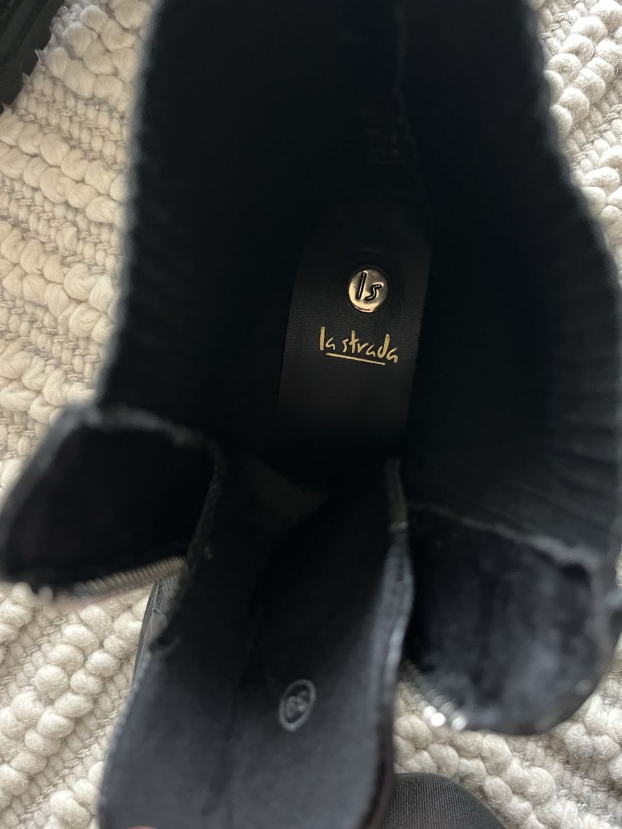 Scarpe da donna: Stiefelette mit Front-Reißverschluss – Usato da Basel venduto da Thirza35 3