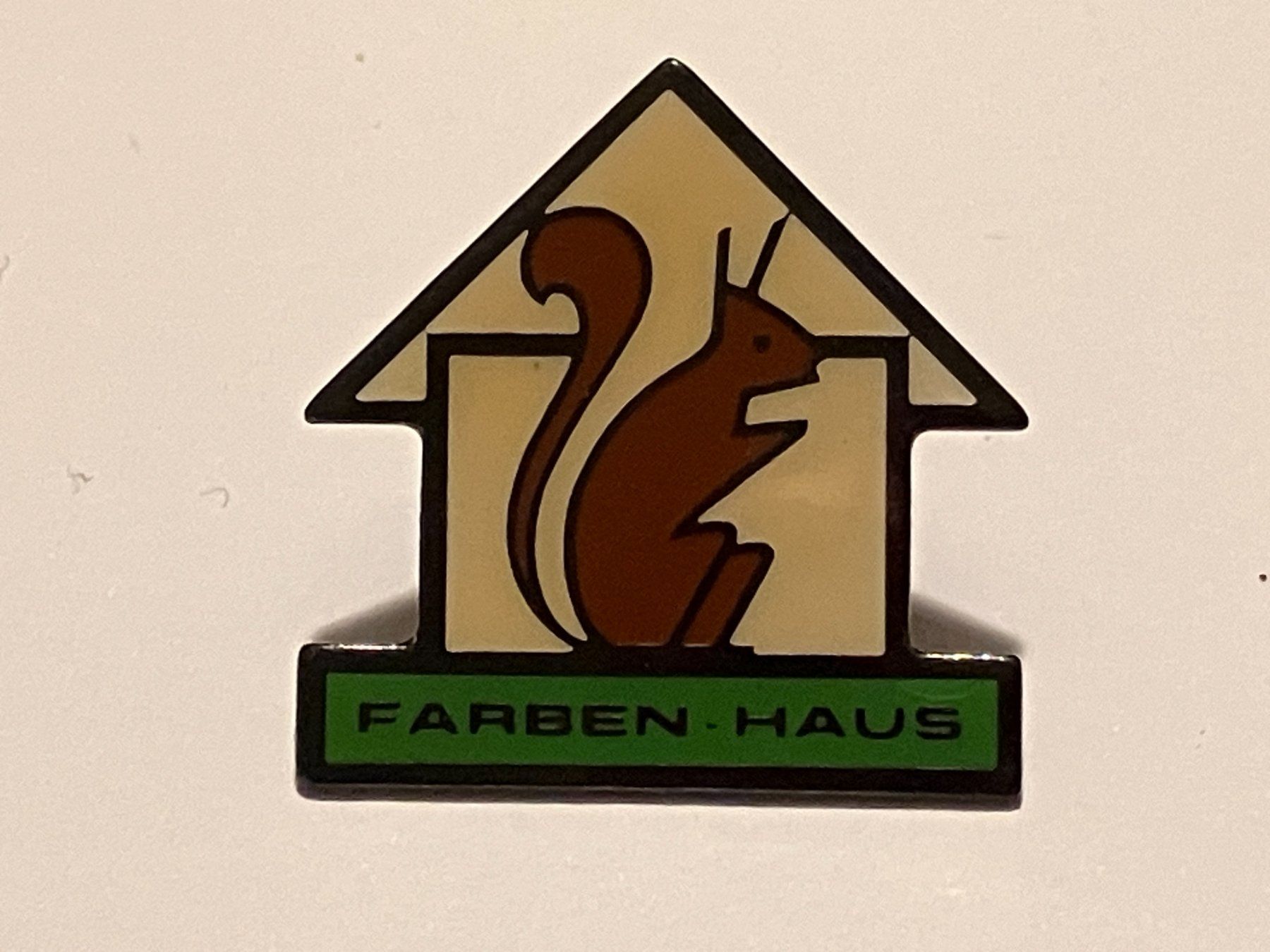 Placchette & Badge: 1 Pin Farben Haus – Usato da Basel venduto da djwwpp