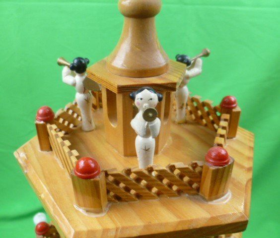 Tutte le decorazioni: Weihnachts- Pyramide ca. 45 cm hoch Nr. 3 – Usato da Effretikon venduto da Heimstudio 3
