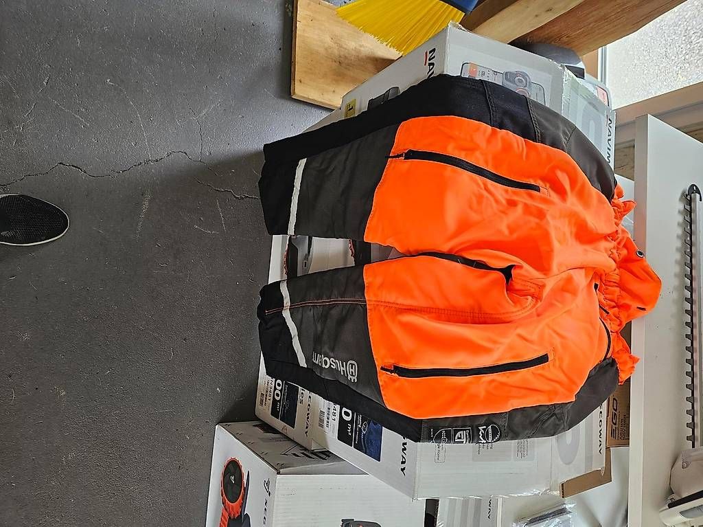 Pantaloni: Husqvarna Schnittschutzhose Functional  Grösse 54 – Usato da Susten venduto da waltherag-pletschen 2