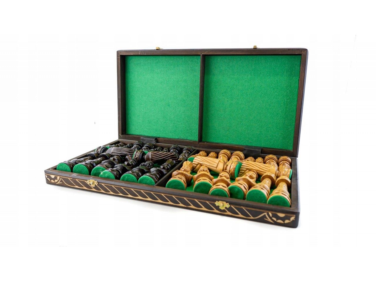 Spiele: Holz Schachbrett „Cezar“ Geschnitzt – Neu und originalverpackt aus Buchs Zh von bar_7kk7
