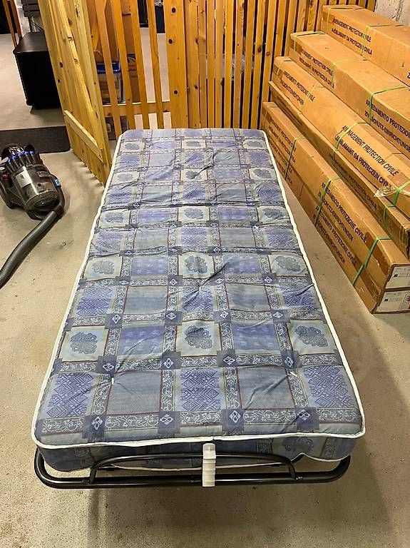 Letti: Gästebett  – Usato da Merlischachen venduto da Gitta-13