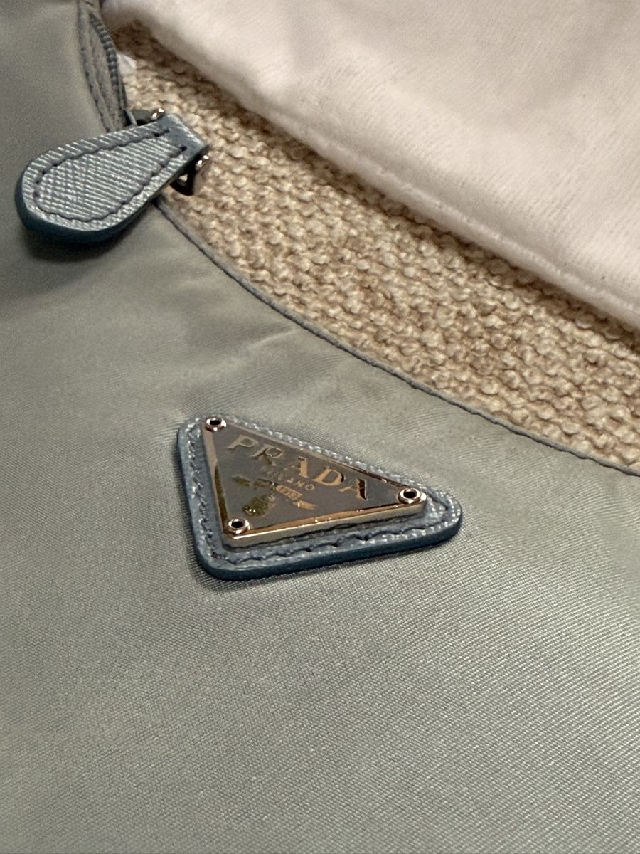 Prada Borse da donna: Sac Prada réédition 2000 bleu gris set COMPLET – Nuovo (secondo la descrizione) da Monnaz venduto da MDVintage 2