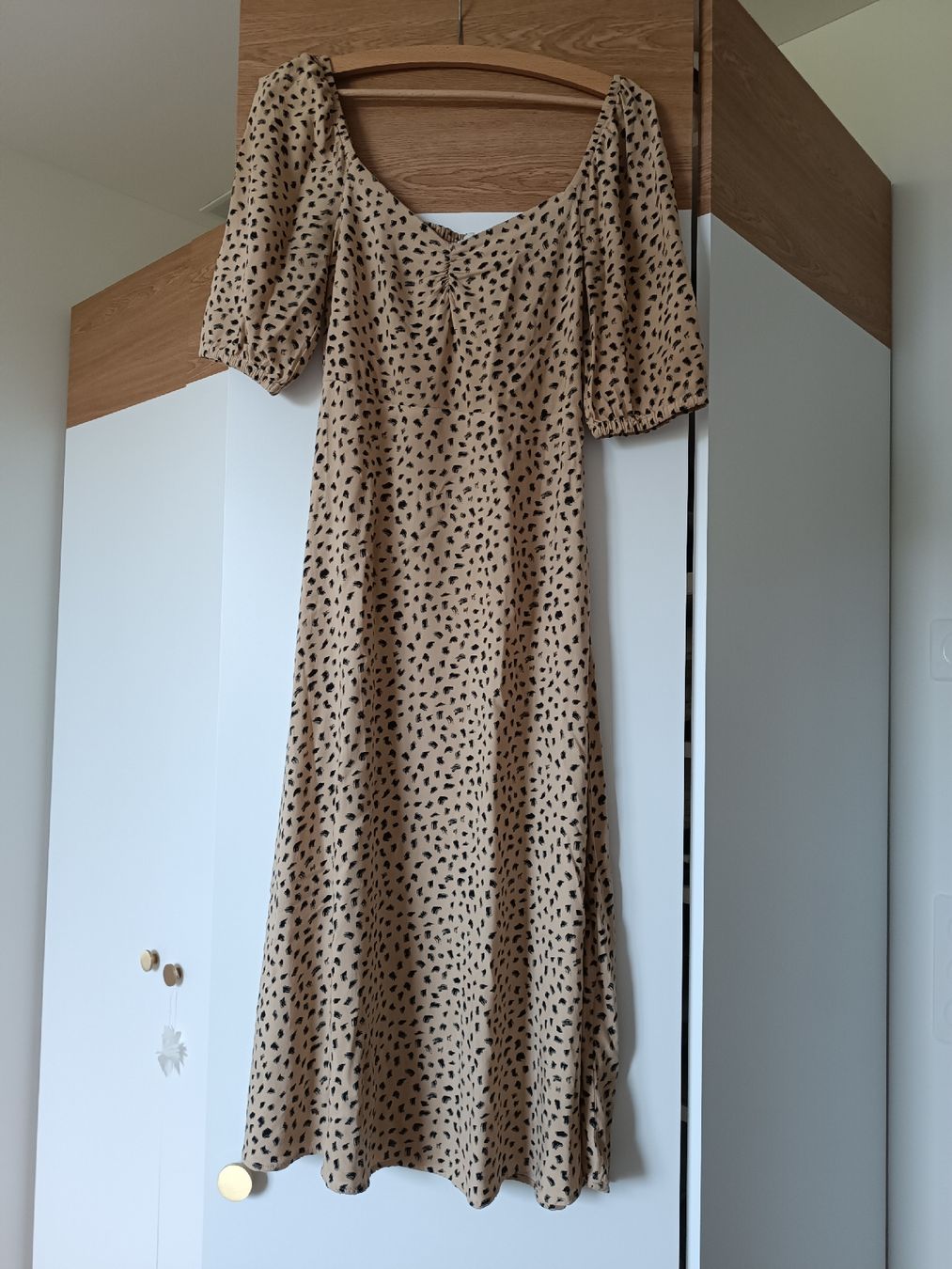 Kleider: Beiges Kleid mit schwarzem Muster, Grösse XS/S – Gebraucht aus Luzern von sim_lqq2