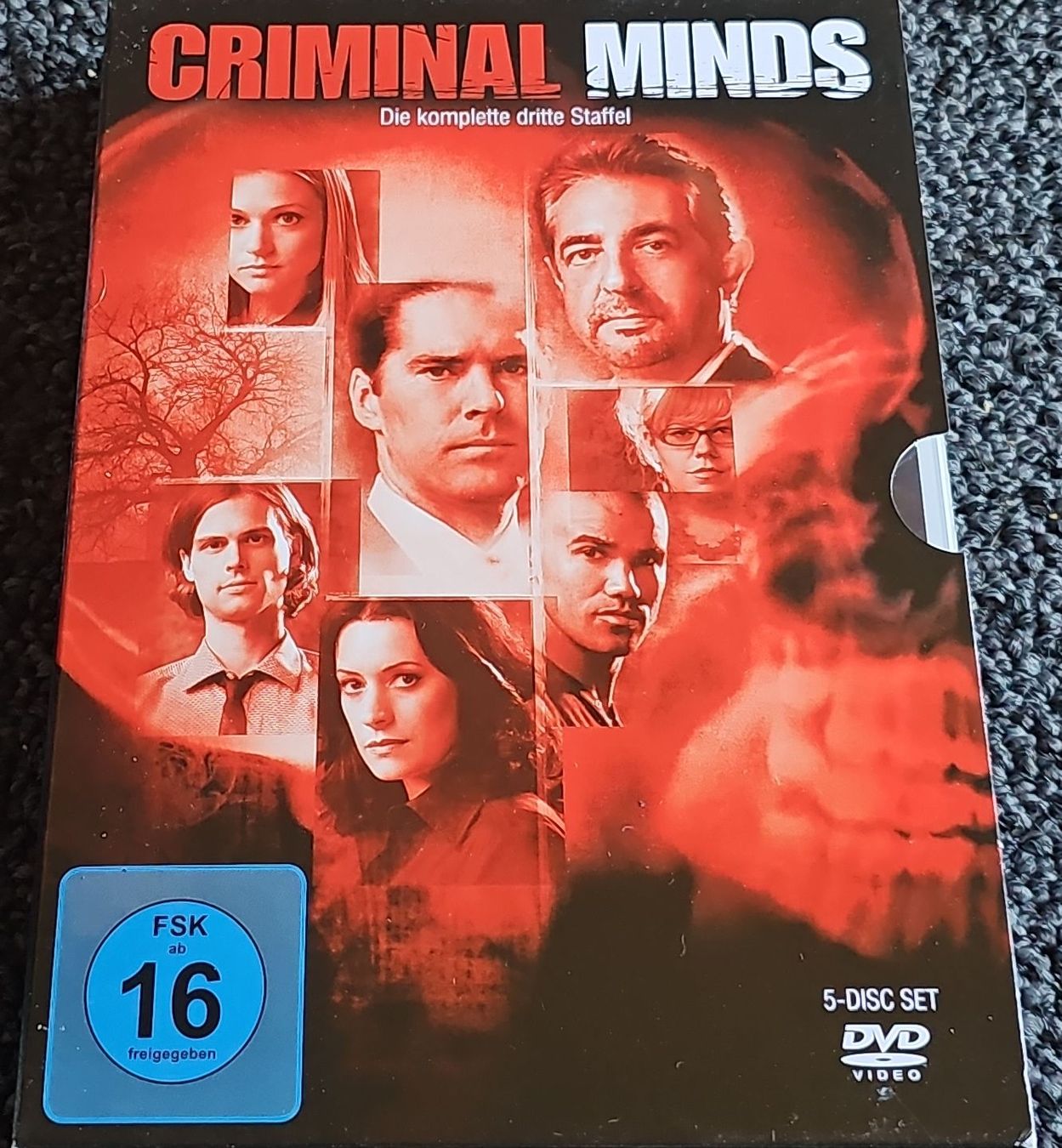 Tutti i DVDs: Criminal Minds - Staffel 3 – Usato da Ruswil venduto da jan_bxl5
