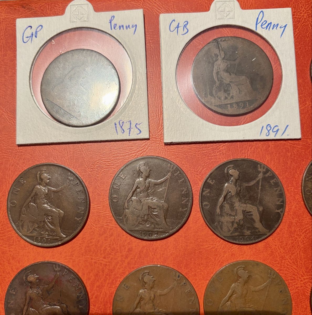 Alle Münzen: Collection de 46 Penny, Angleterre, dès 1875 – Gebraucht aus St-Maurice von SPEKER 2