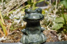 Jade Nephrit  Frosch    6cm X  5cm Räumung    (1)