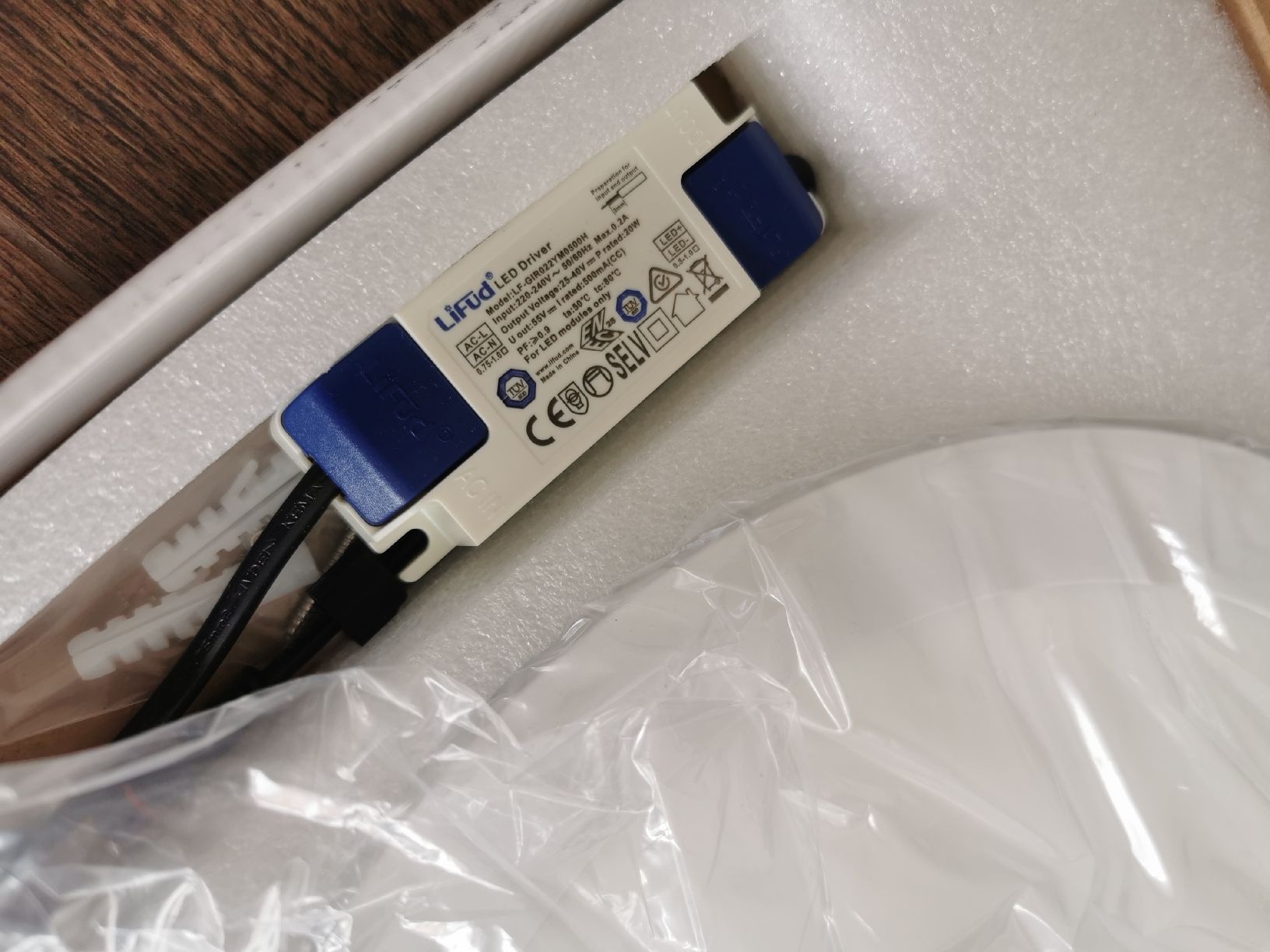 Lampadari & plafoniere: Decken- oder Wandlampe, 22W, warmweiss, NEU & OVP 3000K – Nuovo e nell'imballaggio originale da Gossau ZH venduto da GDE19 1