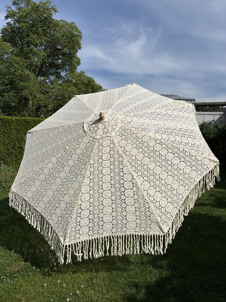 Parasols: Schöner Sonnenschirm mit Fransen  – Neuf (Voir description) à Altnau par kurvenmuehle