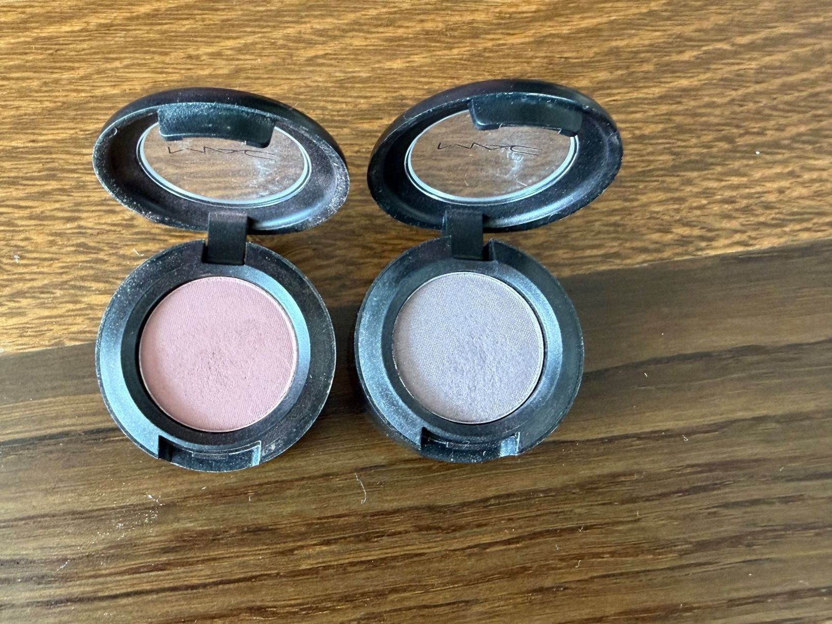 Make-up: Mac eyeshadow B38 Haux  + A87 Shale – Usato da Zürich venduto da luk_b98v