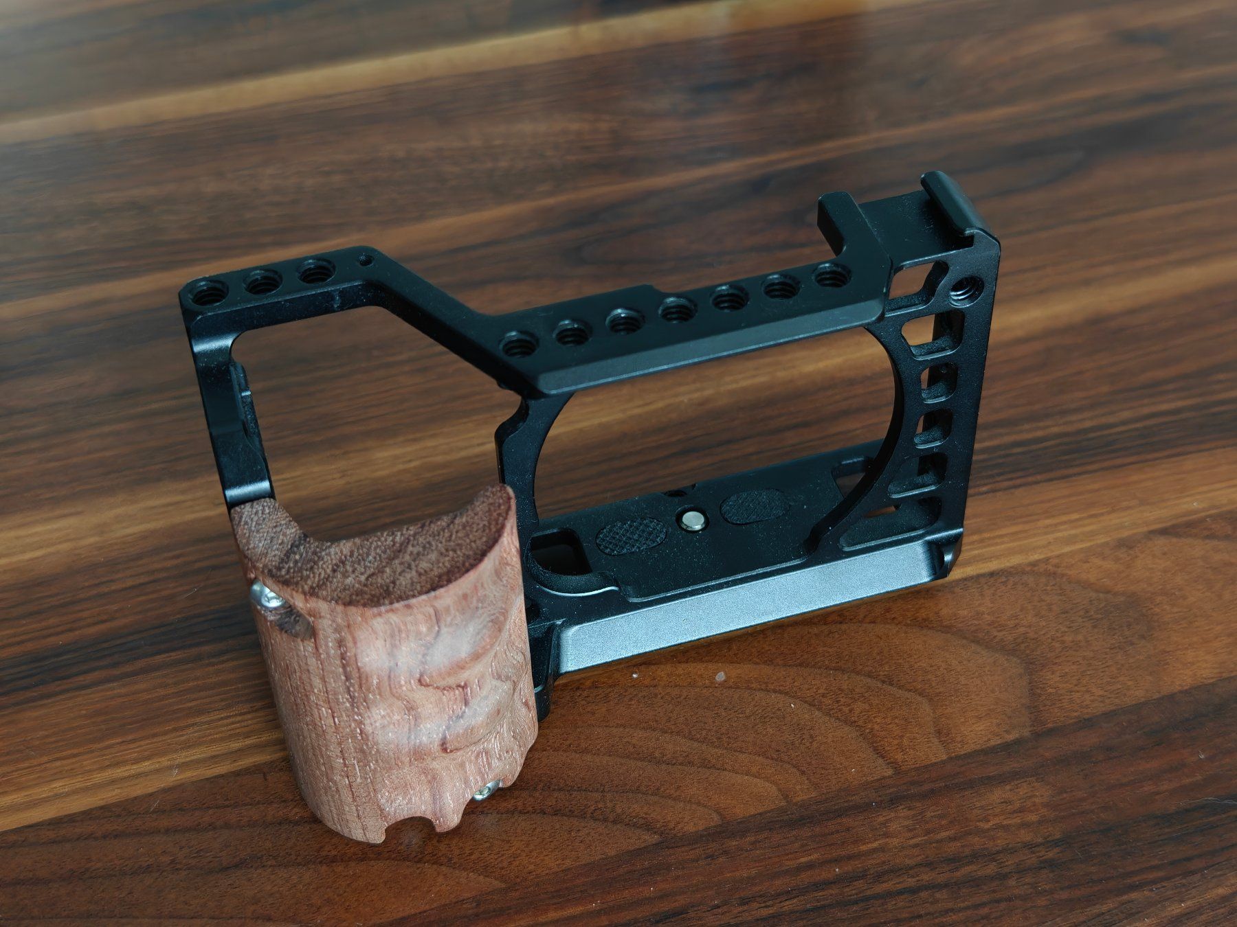 Altri Accessori: SmallRig Cage Sony Alpha A6000/A6300/A6500 – Usato da Wallisellen venduto da m00ds