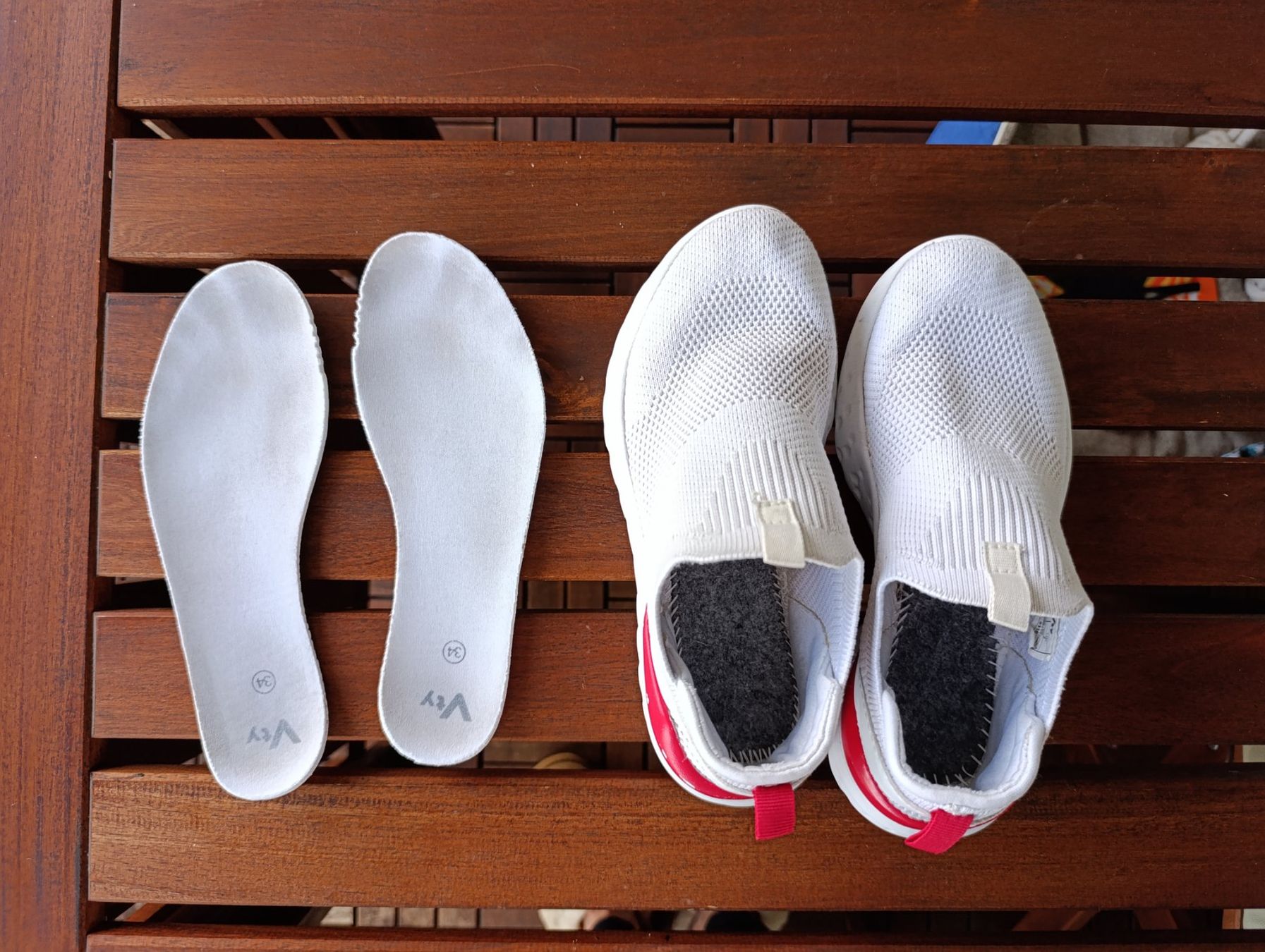 Scarpe per ragazzi: Kinder Sneakers Vty weiss, Gr 34 – Usato da Zürich venduto da VorlonShadow 1