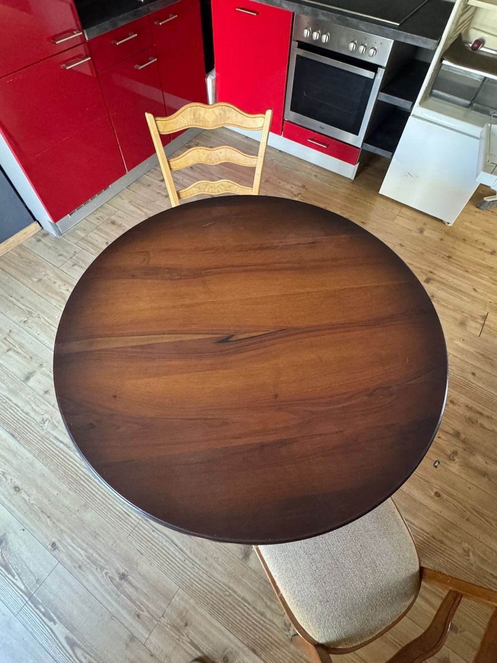 Tavoli: Table ronde en bois massif – Usato da Vétroz venduto da Polygroup 1