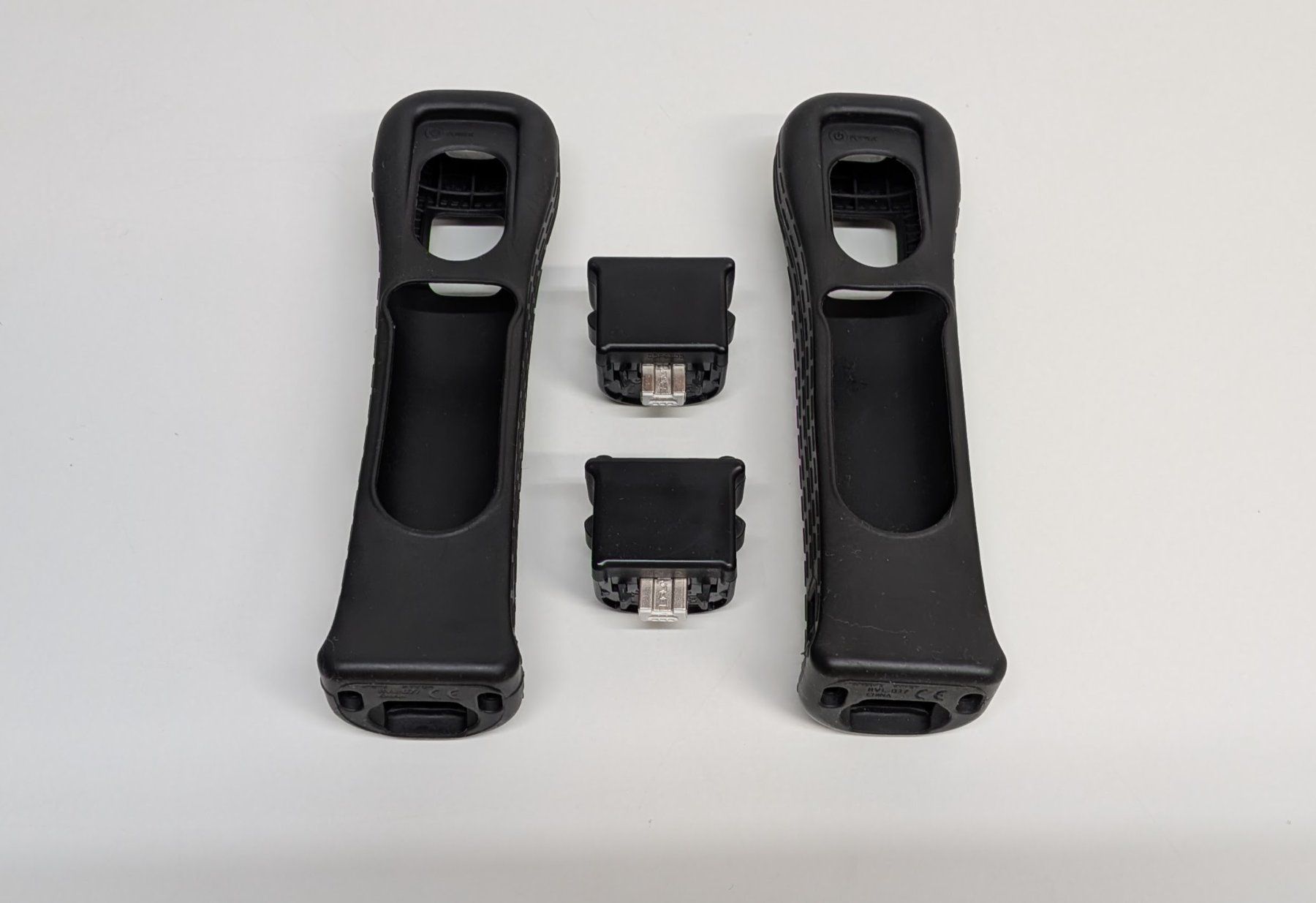 Nintendo Controller: 2 Original Wii MotionPlus Adapter mit Schutzhüllen – Usato da Menziken venduto da mame18