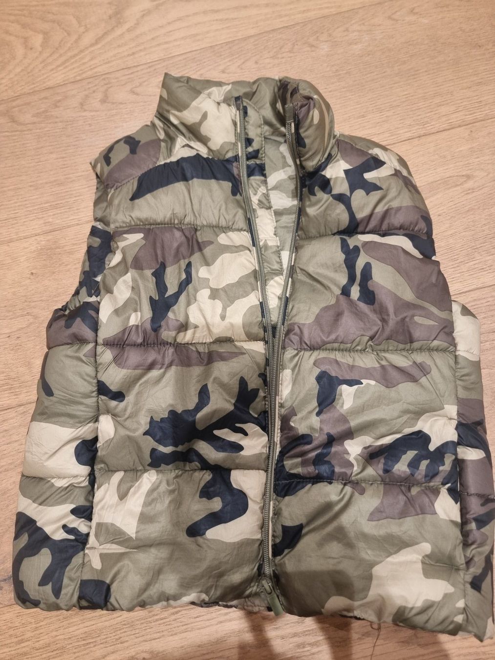 Zara Autres vêtements garçon: Zara - leichte Steppweste / 120 – D'occasion à Buttikon SZ par Limo180