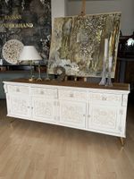     Edles Sideboard mit handveredelten Details 