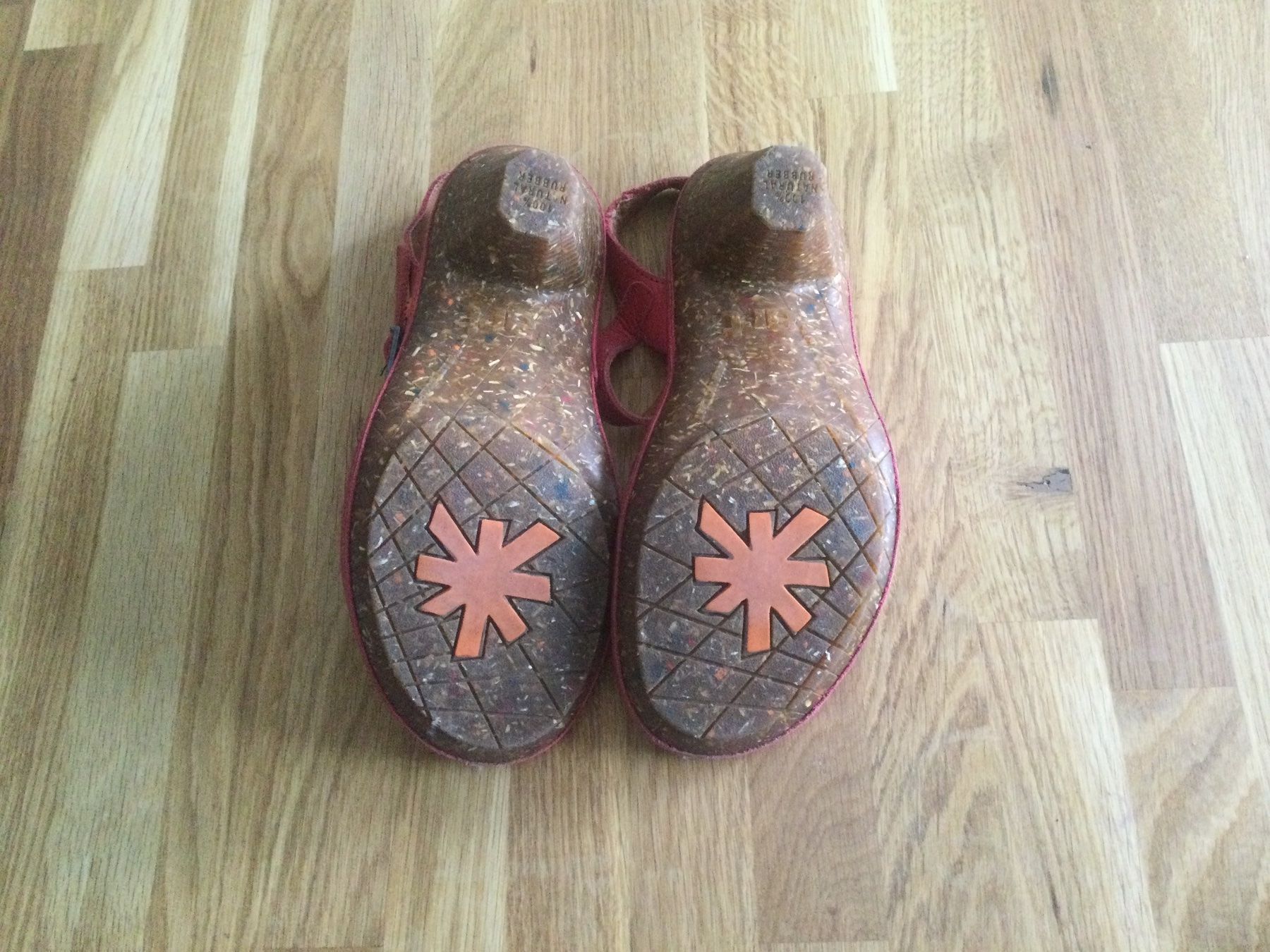 Art Scarpe da donna: SANDALES EN CUIR AVEC TALON ART – Usato da Brügg BE venduto da traindenuit 2