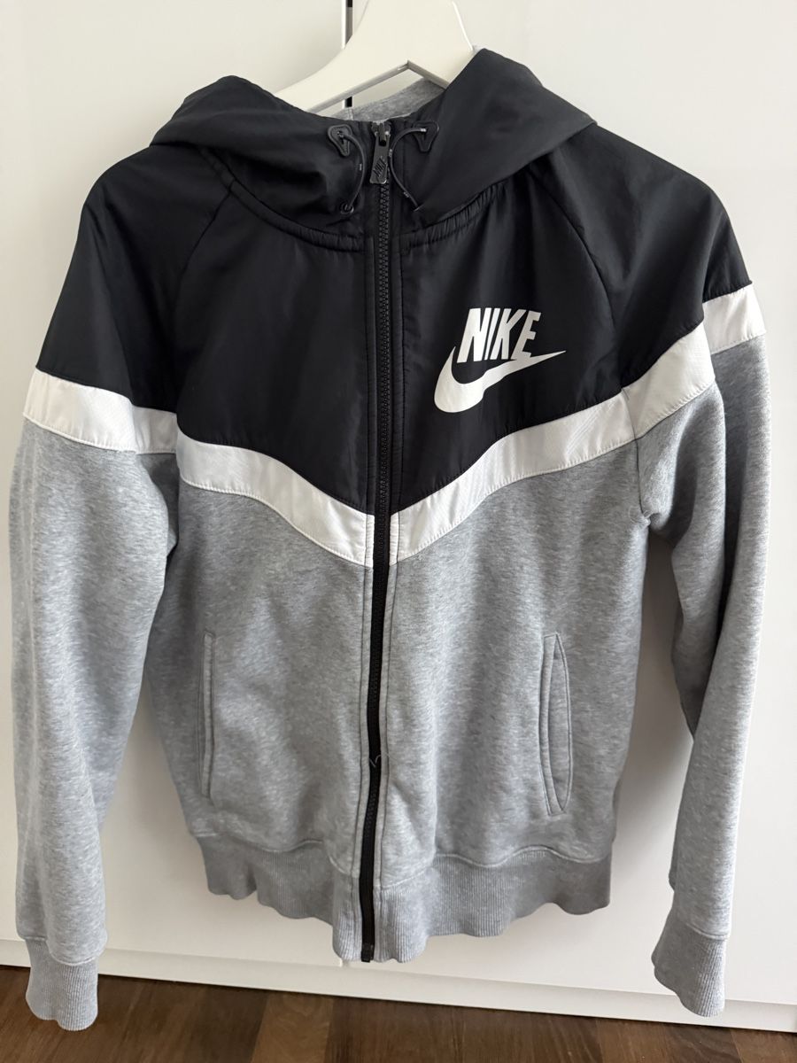 Nike Jacken: Nike Jacke – Gebraucht aus Pratteln von sarax3.- 1