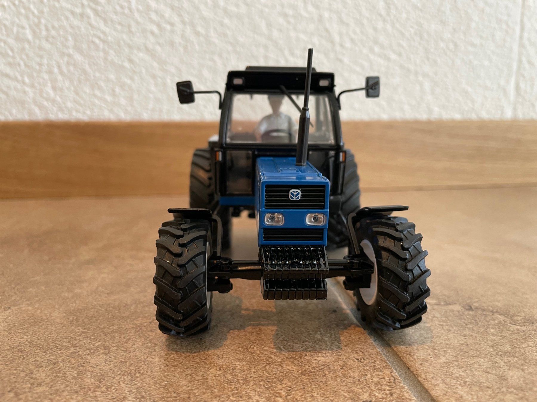 New Holland Trattori: New Holland 110-90 – Nuovo e nell'imballaggio originale da Kreuzlingen venduto da Stefan1150 1