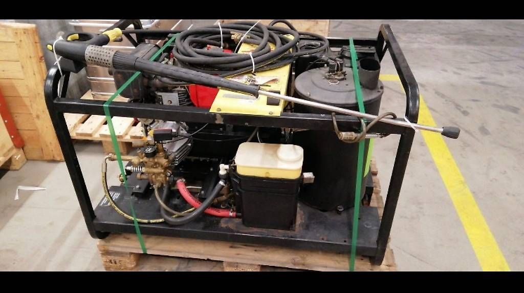 Kärcher Idropulitrici ad alta pressione: Kärcher mit Diesel motor – Usato da Chironico venduto da aibot16