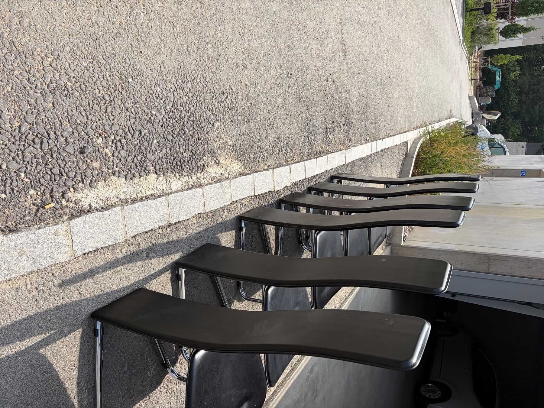 Chaises: 6 Esstisch-Stühle Echtleder schwarz – D'occasion à Grellingen par kar_xl78 1