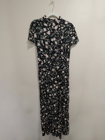 Feminines floral blumen Sommerkleid Maxikleid Bershka Gr. L