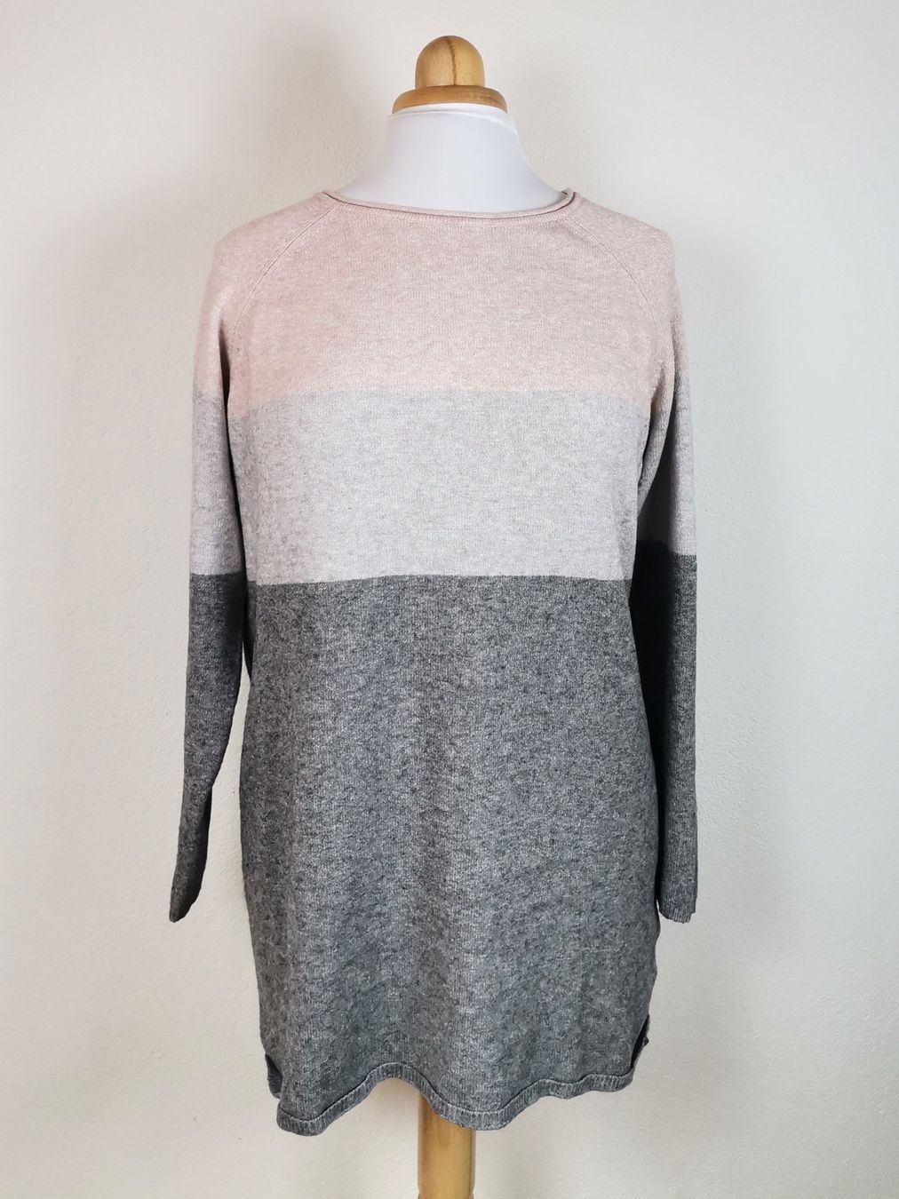 Only Kleider: ONLY Pulloverkleid im Colourblock-Design (Gr. XL) – Gebraucht aus Schaffhausen von Restwert_SH