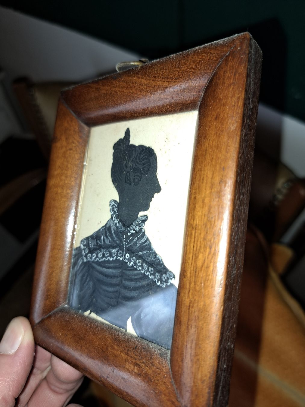 Grafica & Litografie: Antike Silhouette im Holzrahmen, Scherenschnitt  – Usato da Kölliken venduto da Upcycling-by-Mc-TAM 2