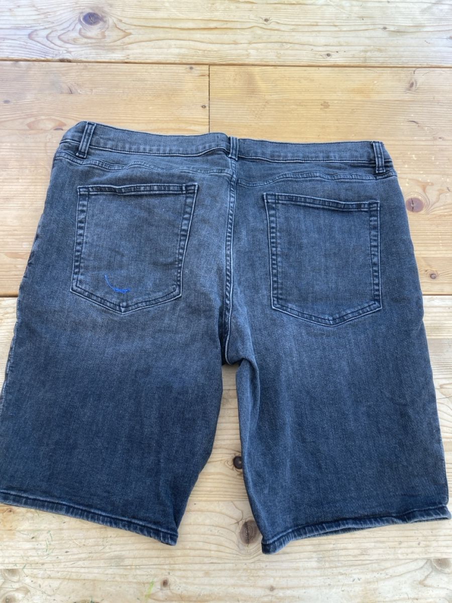 H&M Pantaloni: H&M Kurze Hose – Usato da Romanshorn venduto da gokken 1