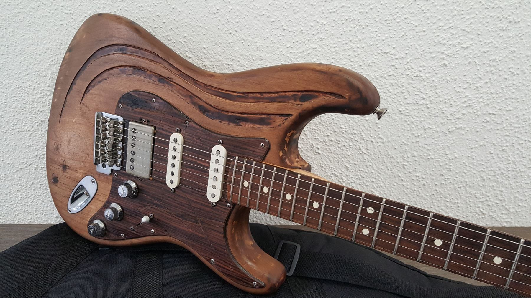 Fender Strumenti musicali: fender USA 2010 e-gitare Unikat frisch ab service – Usato da Glattbrugg venduto da Swissmusik 2