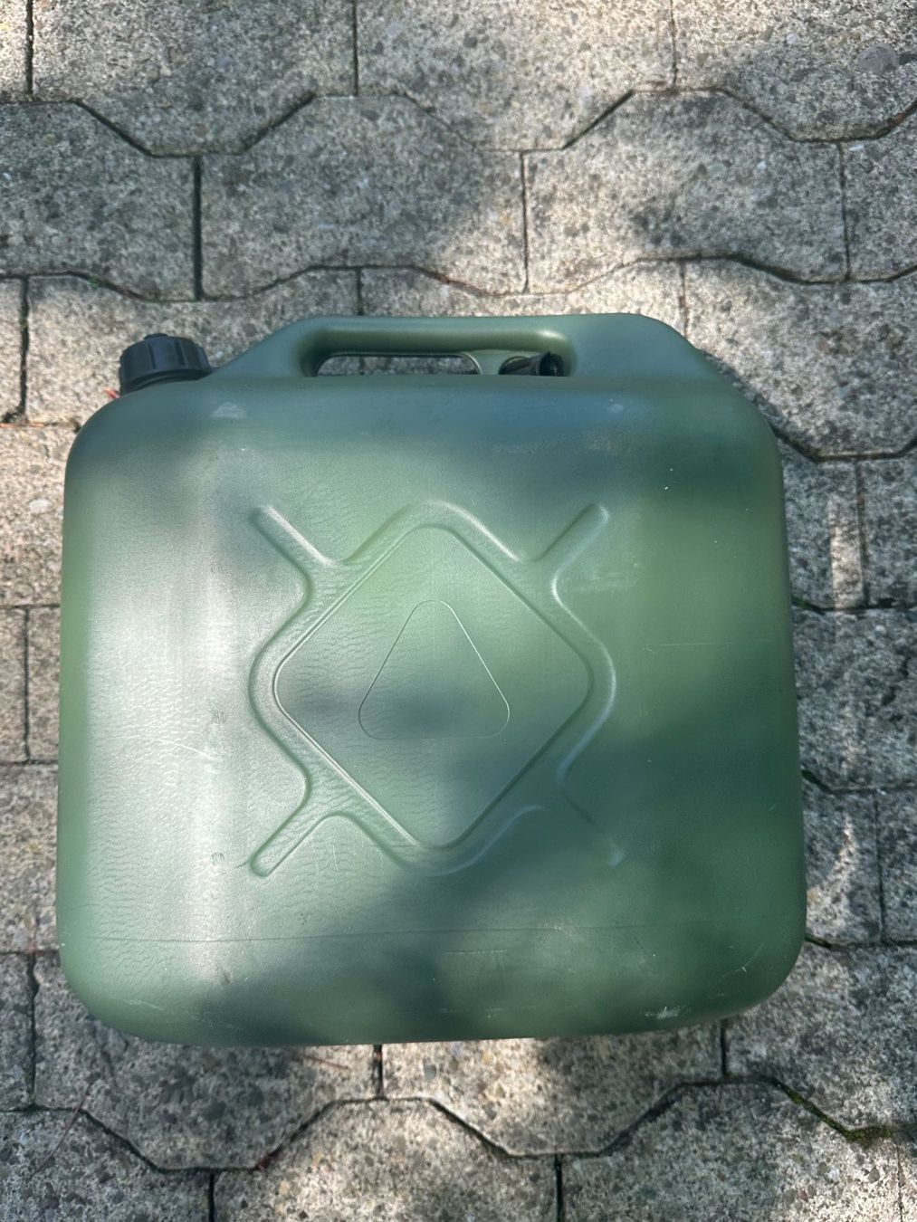 Taniche per benzina: Benzinkanister Kunststoff 20l – Usato da Stallikon venduto da Rsiri 1