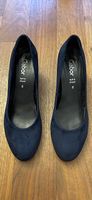 Blaue Pumps von Gabor