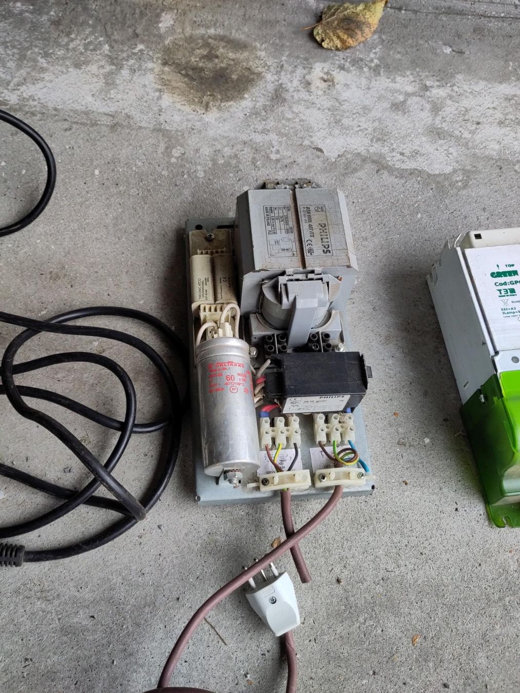 Alimentazione elettrica: Philips 600W Transformer for Lamps – Usato da Capolago venduto da Bomberz