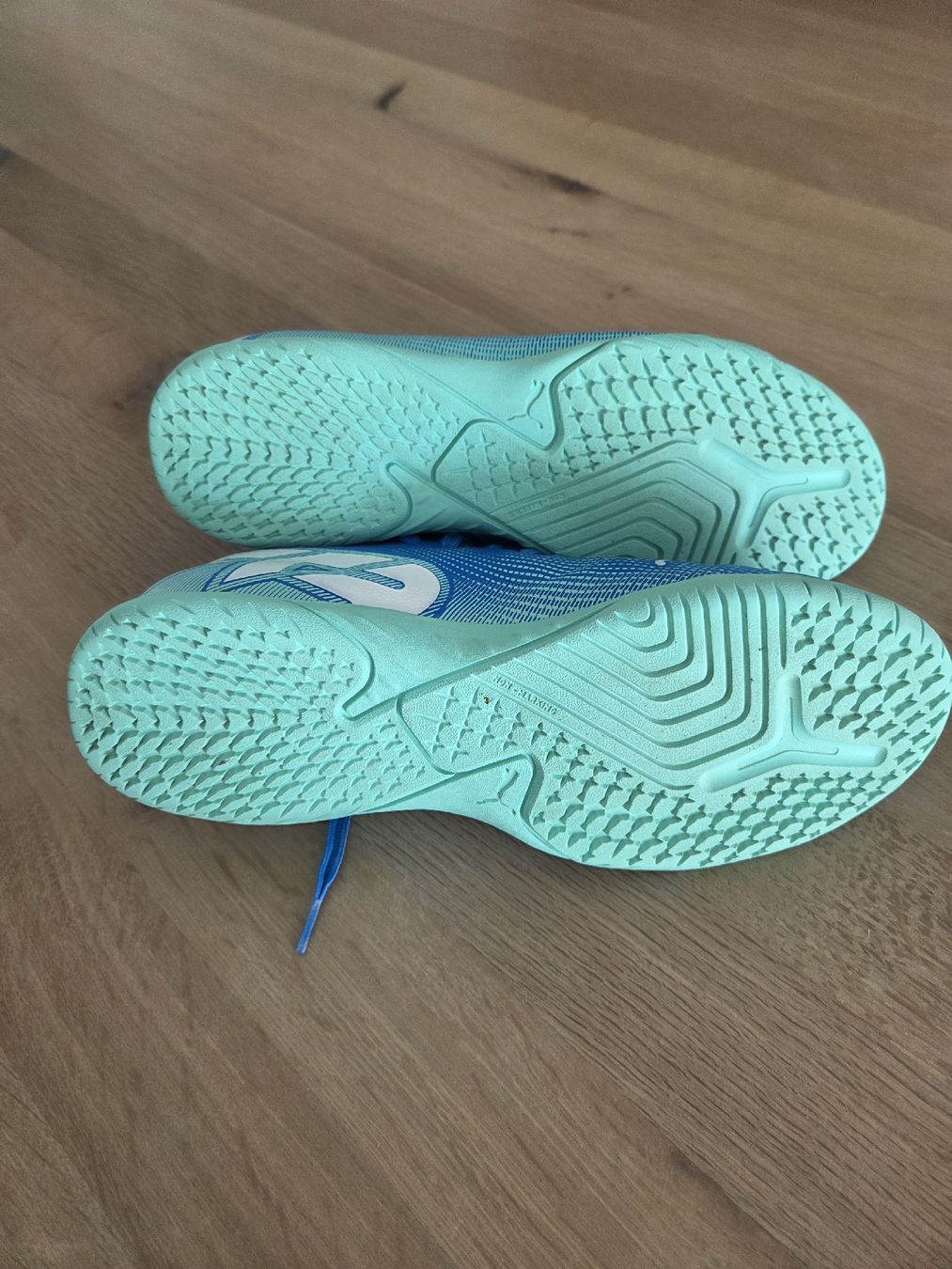 Puma Scarpe per ragazzi: Puma Hallenschuhe Gr.35 – Usato da Jegenstorf venduto da deb_26tj 1