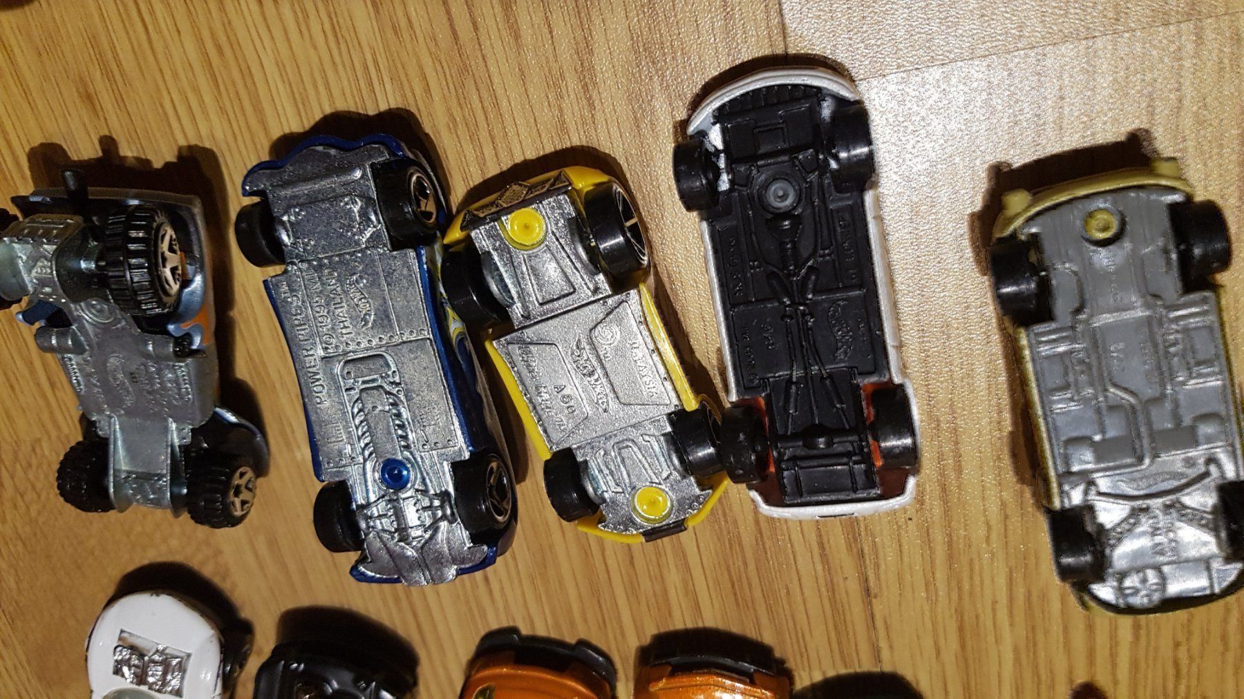 Hot Wheels Modellautos: 10 Hot wheels Autos k9 – Gebraucht aus Schwarzenburg von Flamingo07 1