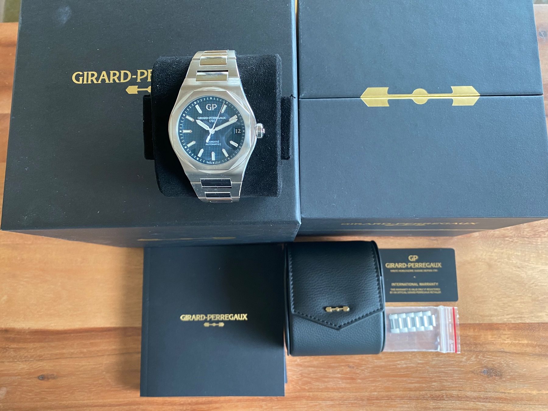 Girard-Perregaux Orologi: Girard Perregaux Laureato 42mm blue – Nuovo (secondo la descrizione) da Herrliberg venduto da jba_zcw7 2